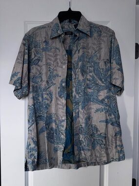 Izod Men's Short Sleeve Floral Shirt Jacket in Blue and Gray